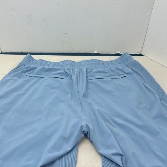 Athleta VENICE MID RISE JOGGER
All-way stretch fabric with a no-dig waistband. - Picture 13 of 15